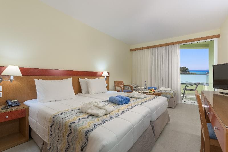 Avra Beach Resort Hotel & Bungalows 4