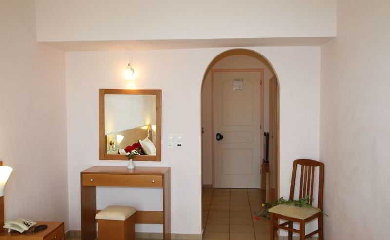 Hotel Limanaki 5
