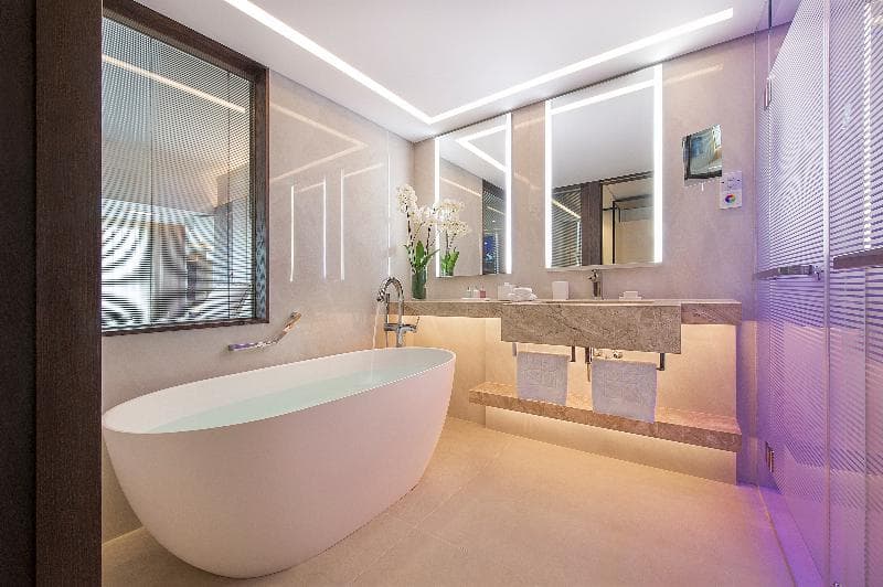 Four Seasons Hotel 5