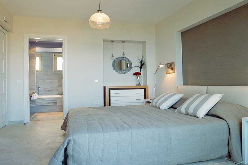 Pleiades Luxury Villas 3