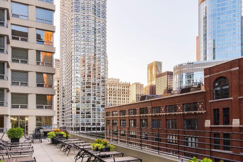 Courtyard Chicago Downtown River North 3