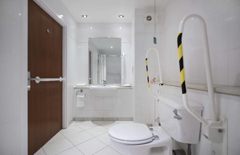 DoubleTree by Hilton Dartford Bridge 5