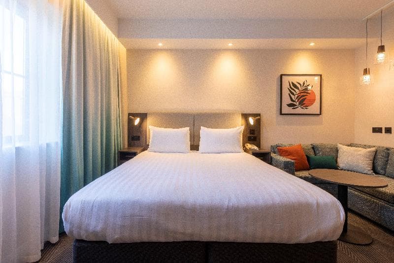 Holiday Inn Sutton 5