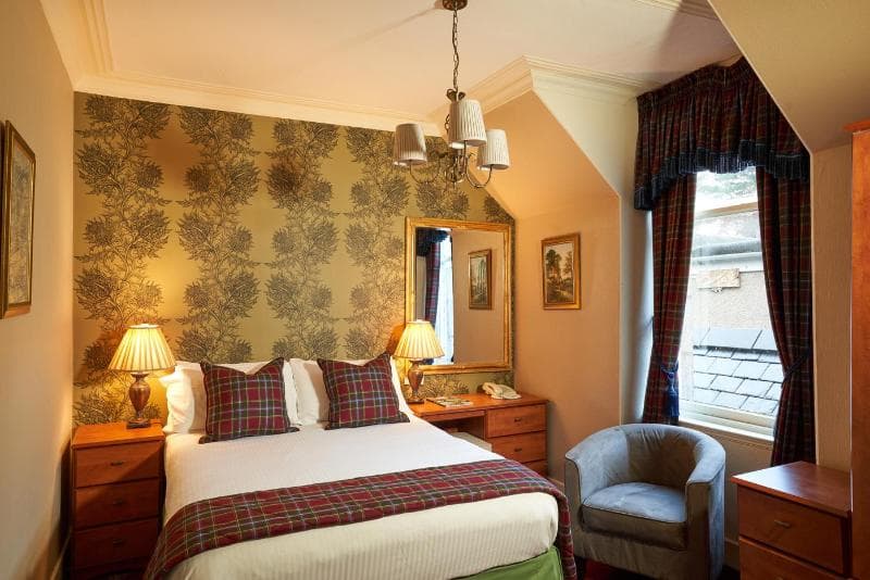 Loch Kinord Hotel 2