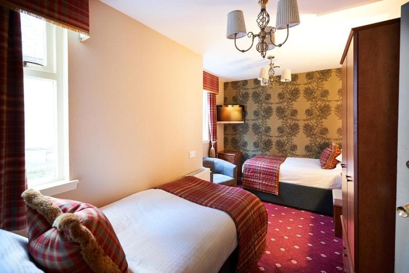 Loch Kinord Hotel 3