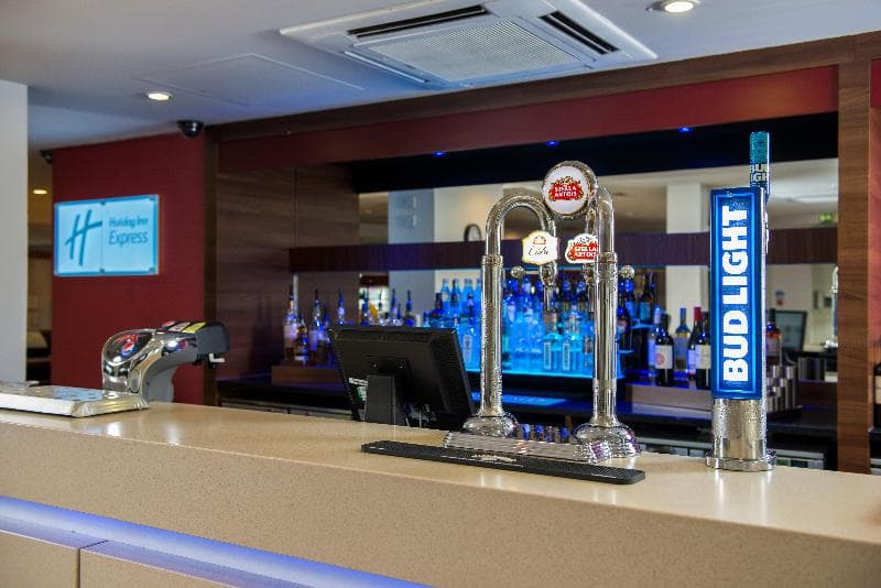 Holiday Inn Express Glasgow Airport 3