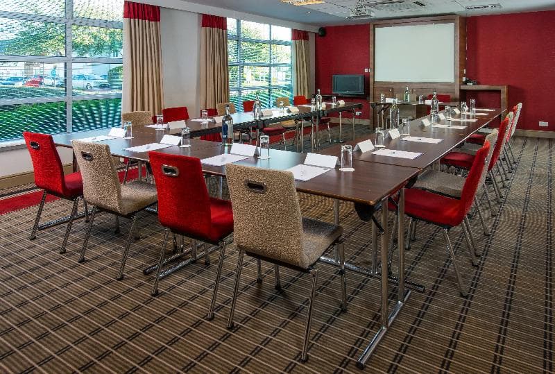 Holiday Inn Express Glasgow Airport 2