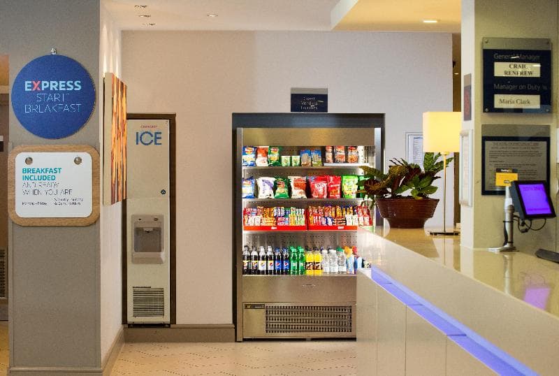 Holiday Inn Express Glasgow Airport 5