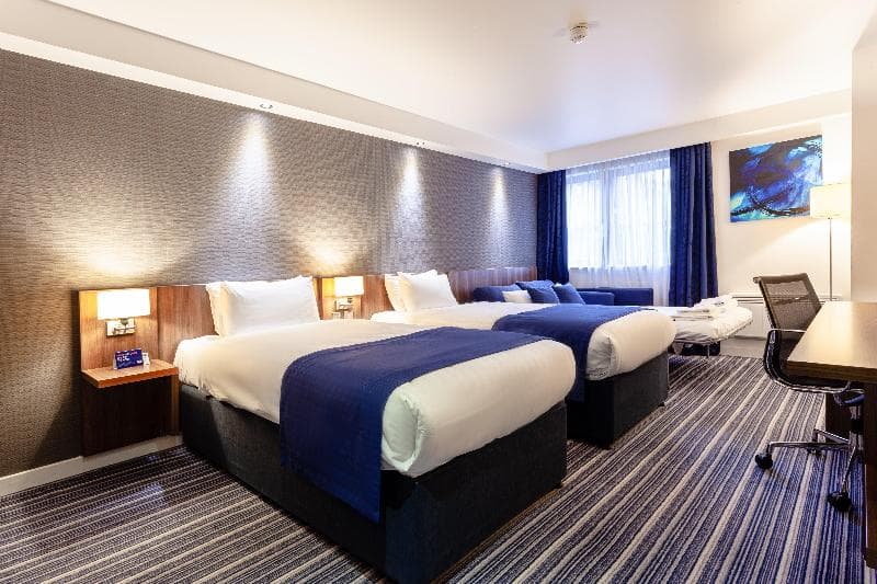 Holiday Inn Express Edinburgh Airport 4