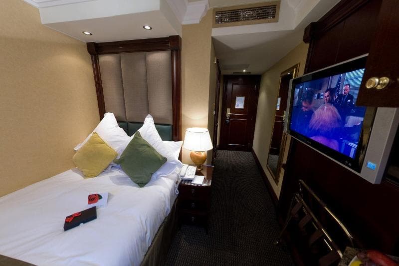 The Chilworth London Paddington [Ex-Shaftesbury Premier] 2