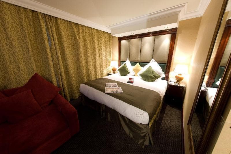 The Chilworth London Paddington [Ex-Shaftesbury Premier] 3