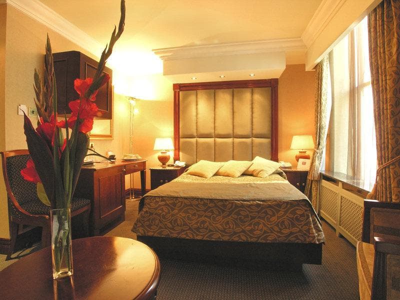 The Chilworth London Paddington [Ex-Shaftesbury Premier] 4