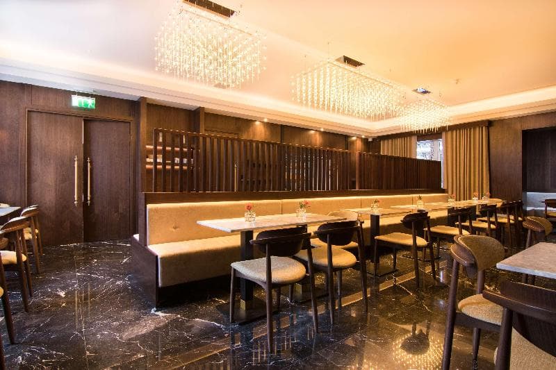 The Chilworth London Paddington [Ex-Shaftesbury Premier] 1