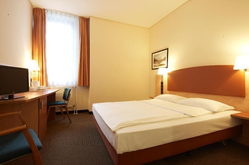 IntercityHotel Berlin Ostbahnhof 5
