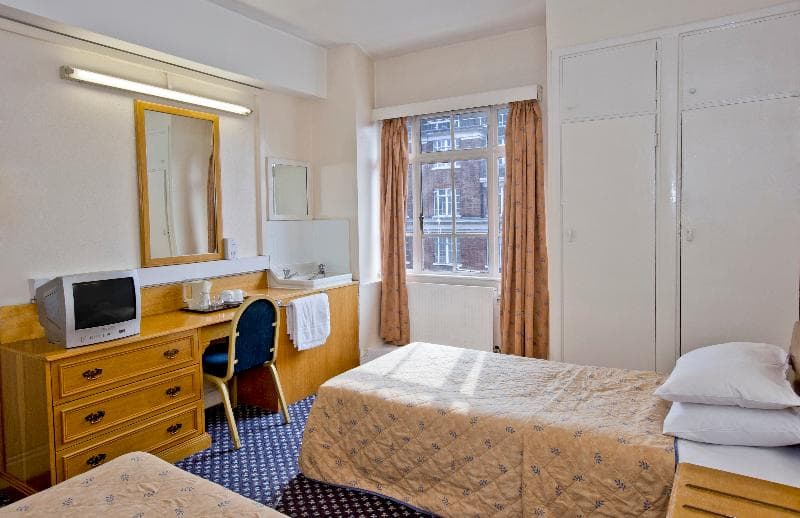 County Hotel London 5