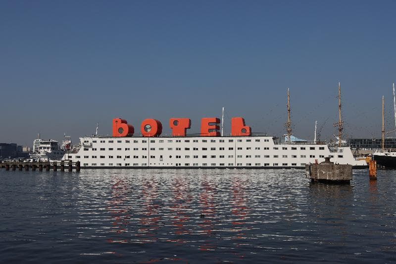 Botel 1