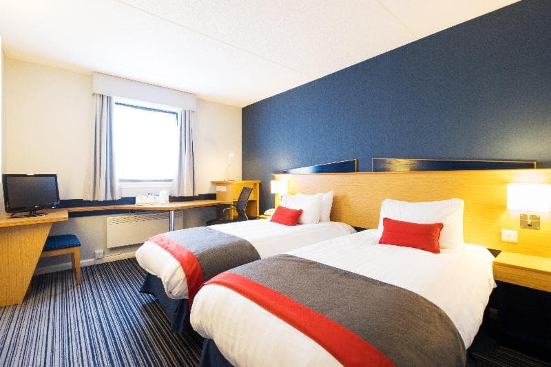 Holiday Inn Express Perth 3