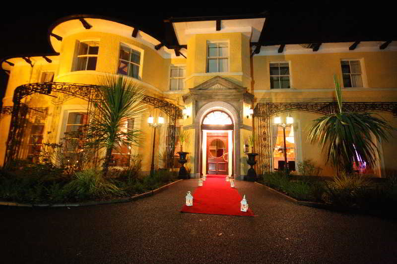 Cork's Vienna Woods Hotel & Villas 3
