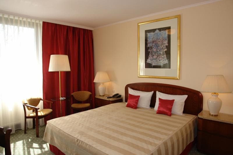 Crown Piast Hotel And Park 5