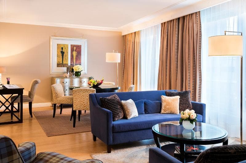 Warwick Paris 4
