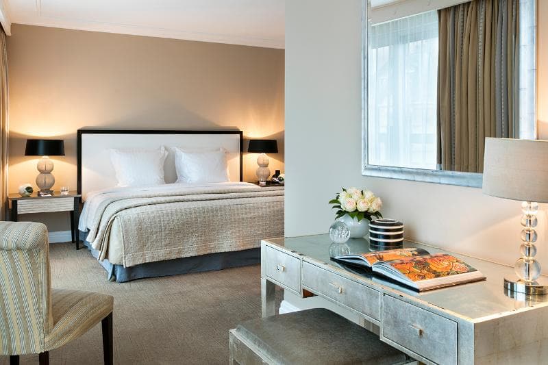 Warwick Paris 5
