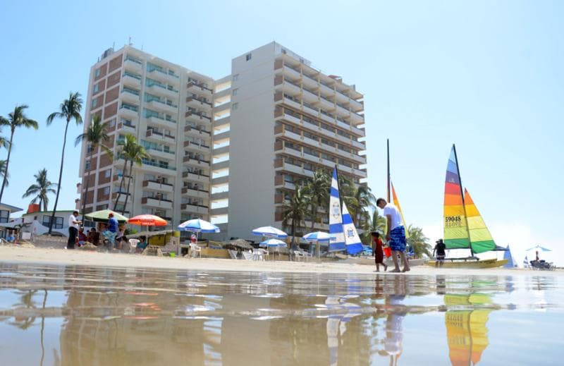 Las Flores Beach Resort 2