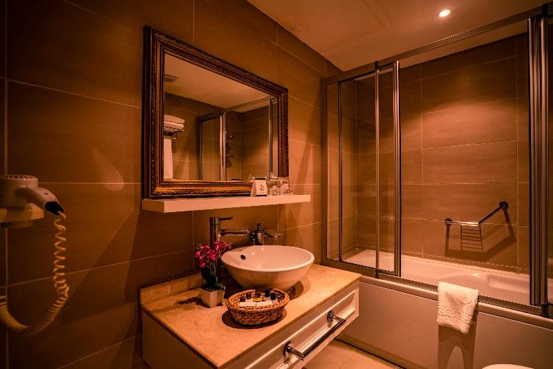 Avicenna Hotel 5