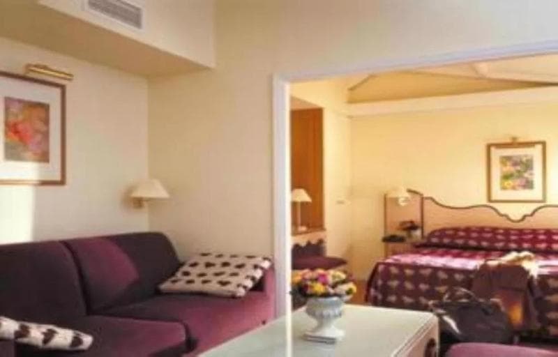 Hotel Suites Unic Renoir Saint-Germain photo 1