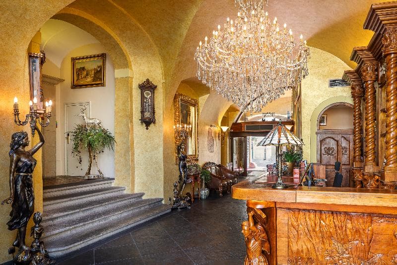 Iron Gate Hotel and Suites 5