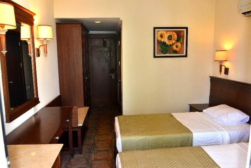 Fame Hotel 4