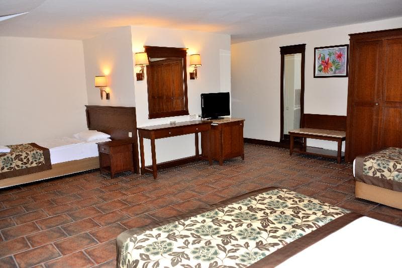 Fame Hotel 5