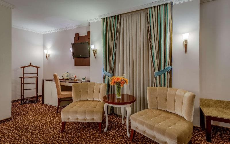 Best Western Plus Khan Hotel 5