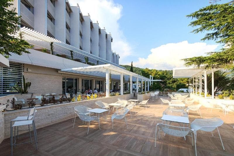 Carine Hotel Delfin 5