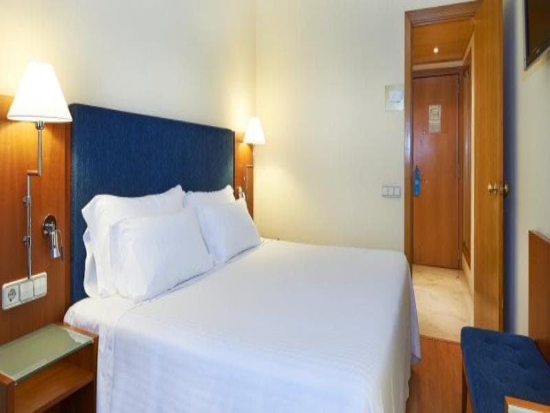 Hotel Up Rooms Vic 5