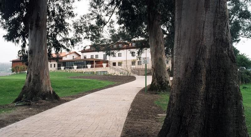 Oca Palacio De La Llorea Hotel & Spa 4