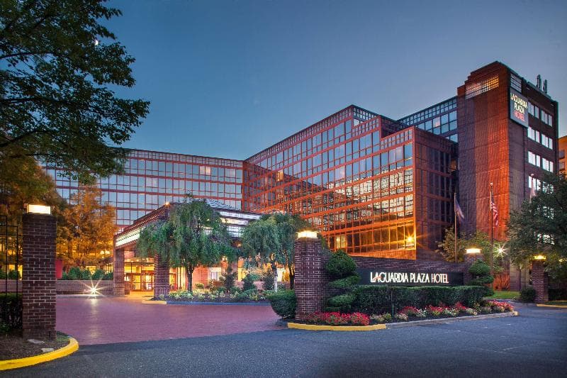 Laguardia Plaza Hotel 4