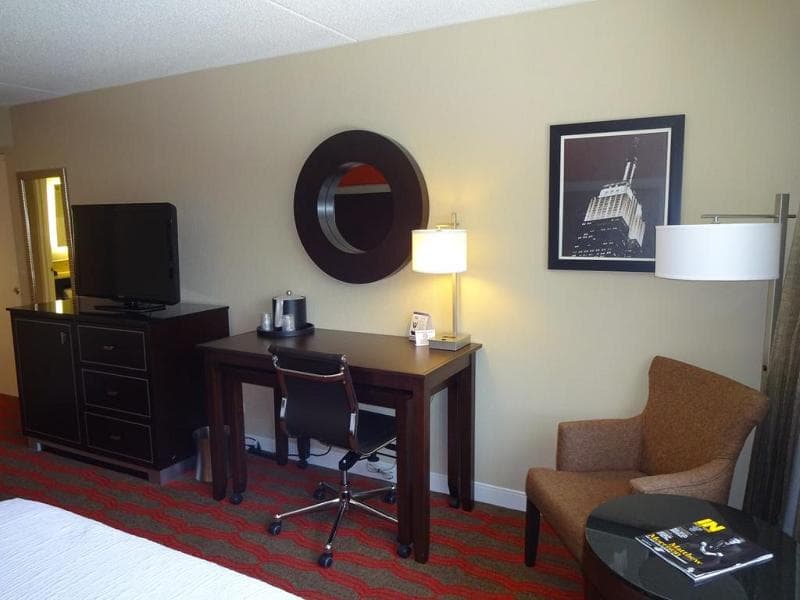 Laguardia Plaza Hotel 2