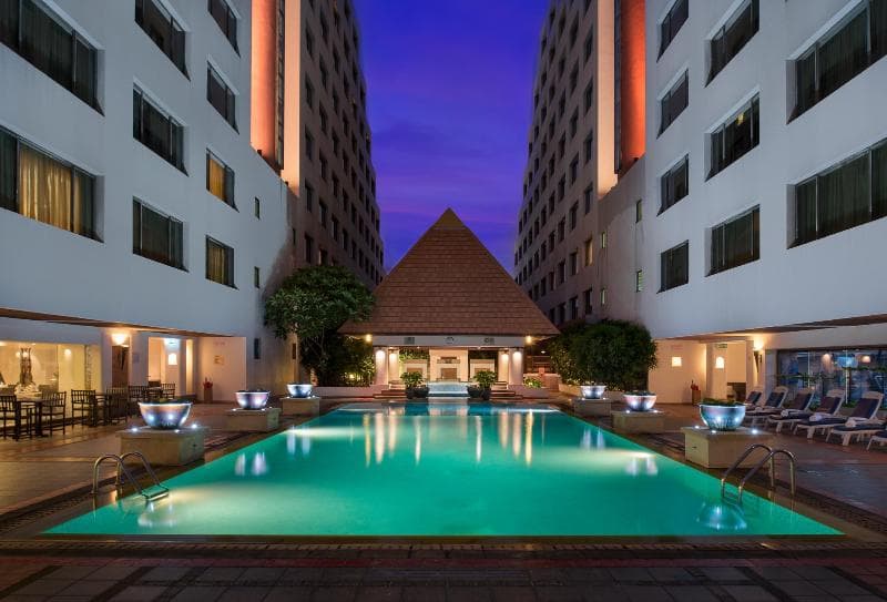The Twin Towers Hotel 4