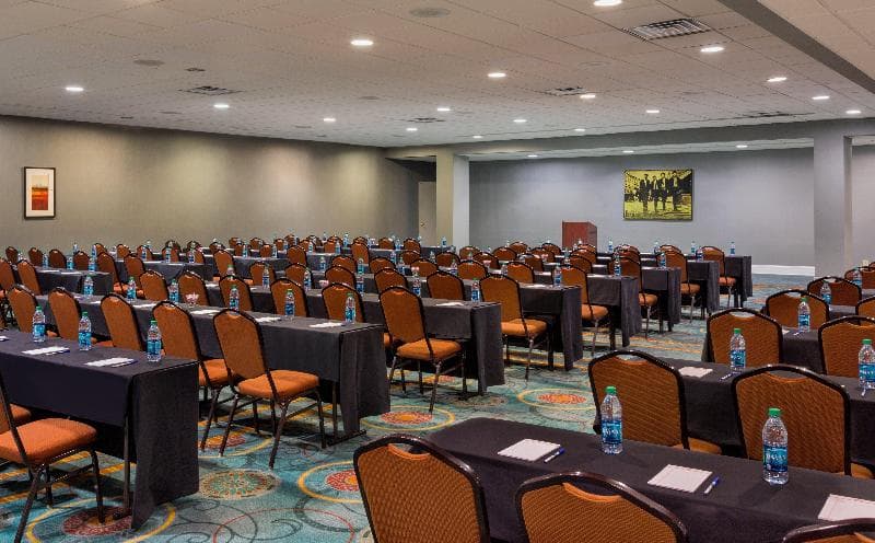 Holiday Inn Express Nashville Downtown 4