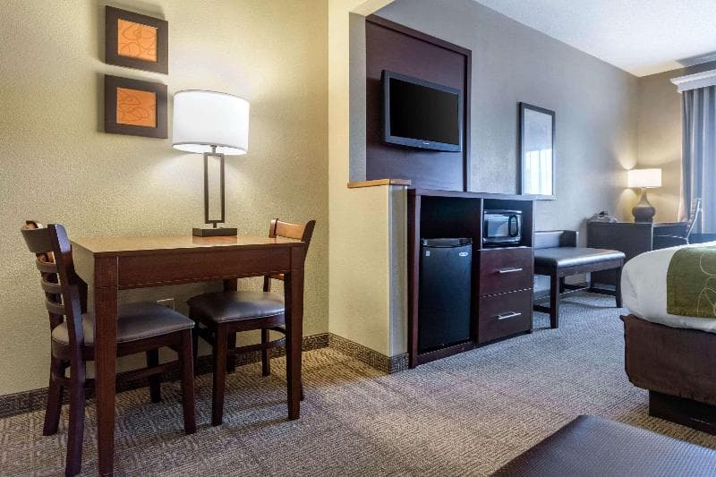 Comfort Suites 4
