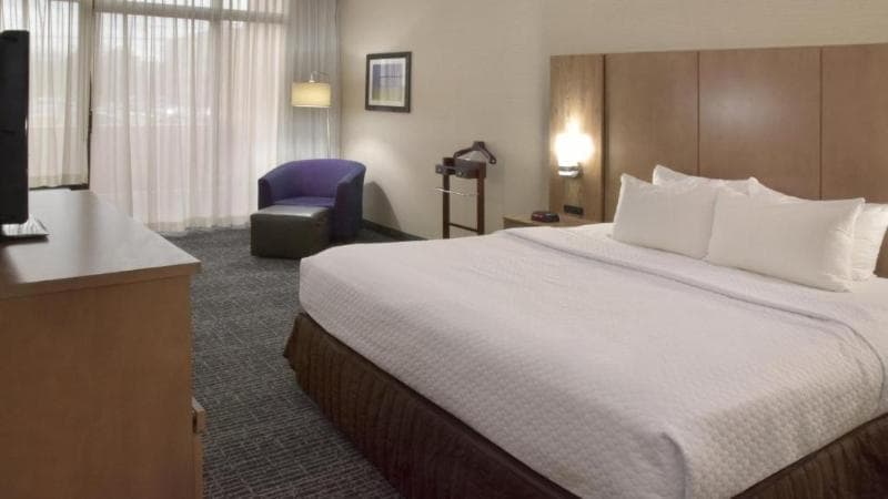Crowne Plaza Cleveland Airport 3