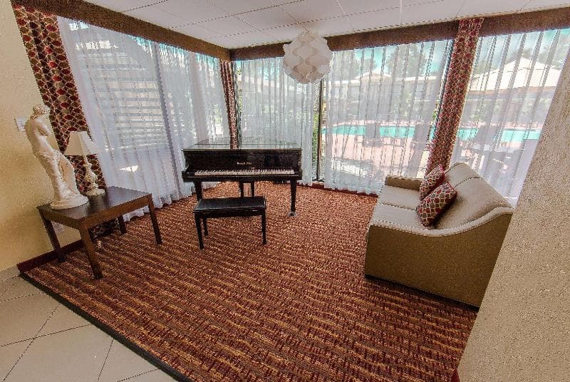 Ramada By Wyndham Houston Intercontinental Airport East 2