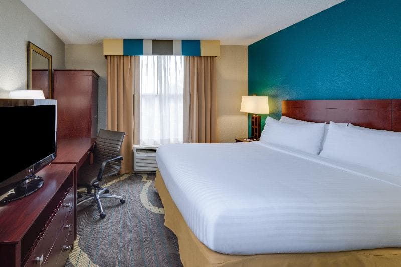 Holiday Inn Express Washington DC East - Andrews AFB 4