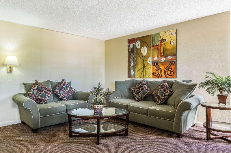 Super 8 By Wyndham New Orleans 5