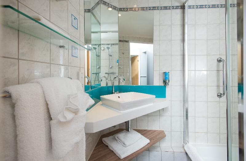 Holiday Inn Express London - Luton Airport 4