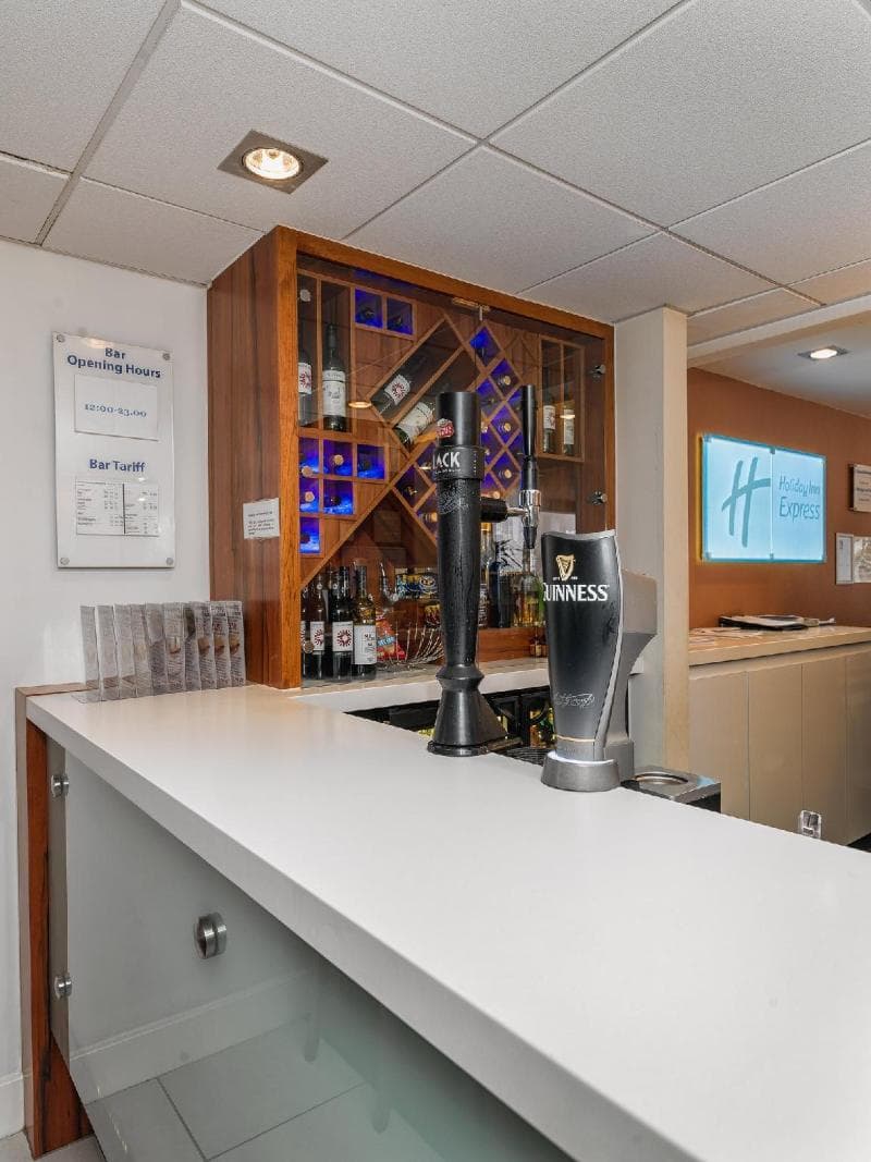 Holiday Inn Express London Gatwick-Crawley photo 1