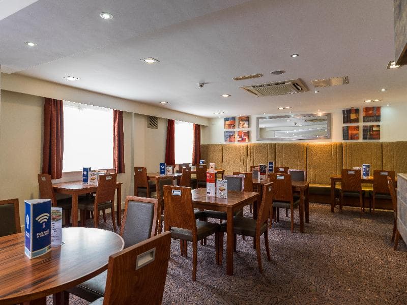 Holiday Inn Express London Gatwick-Crawley 5