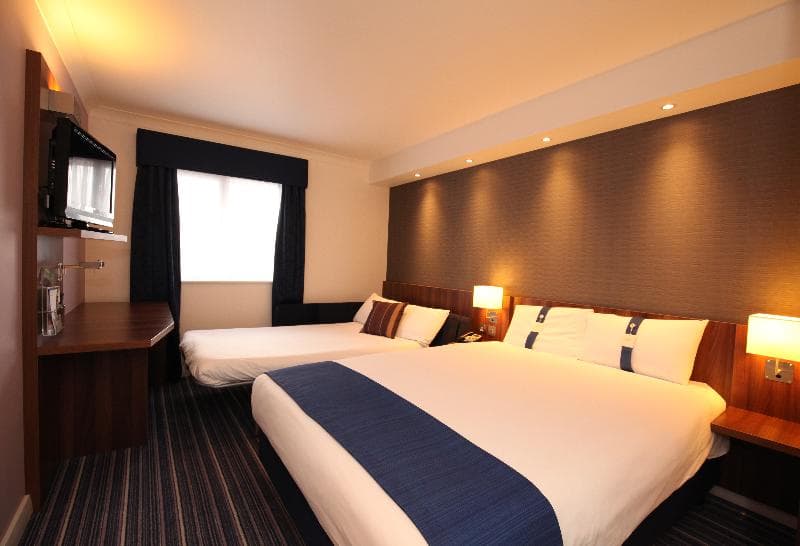 Holiday Inn Express Leeds East 5