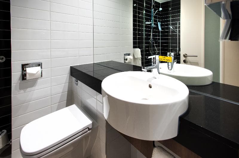 Holiday Inn Express London - Wimbledon South 5