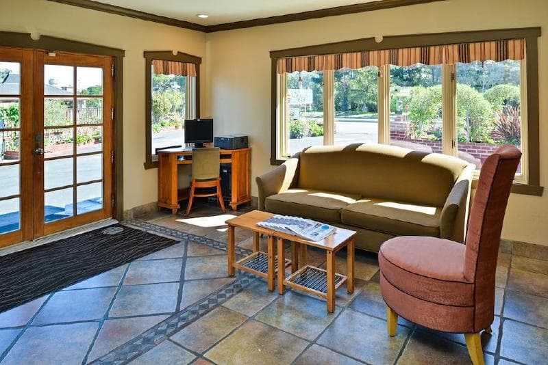 The Inn At 1252 Monterey 3
